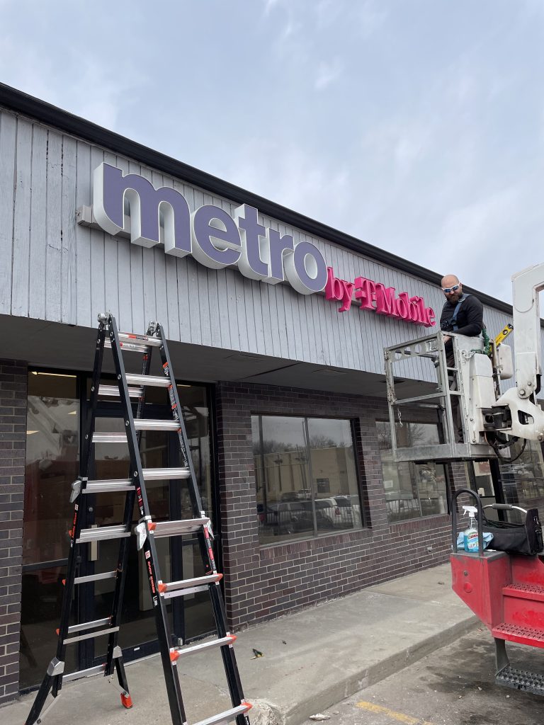 T-Mobile Sioux Falls new sign installation