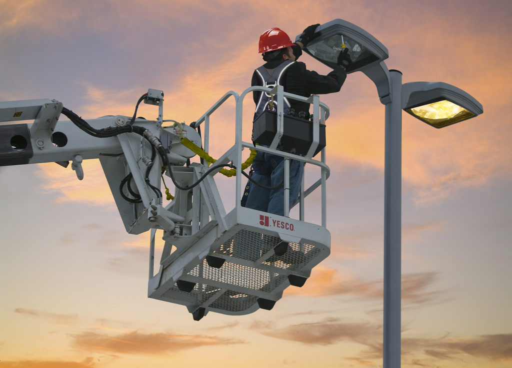 YESCO Parkinglot Lighting Repair