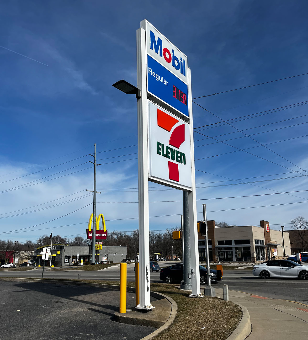 YESCO-Chicago-Mobil-service-slider