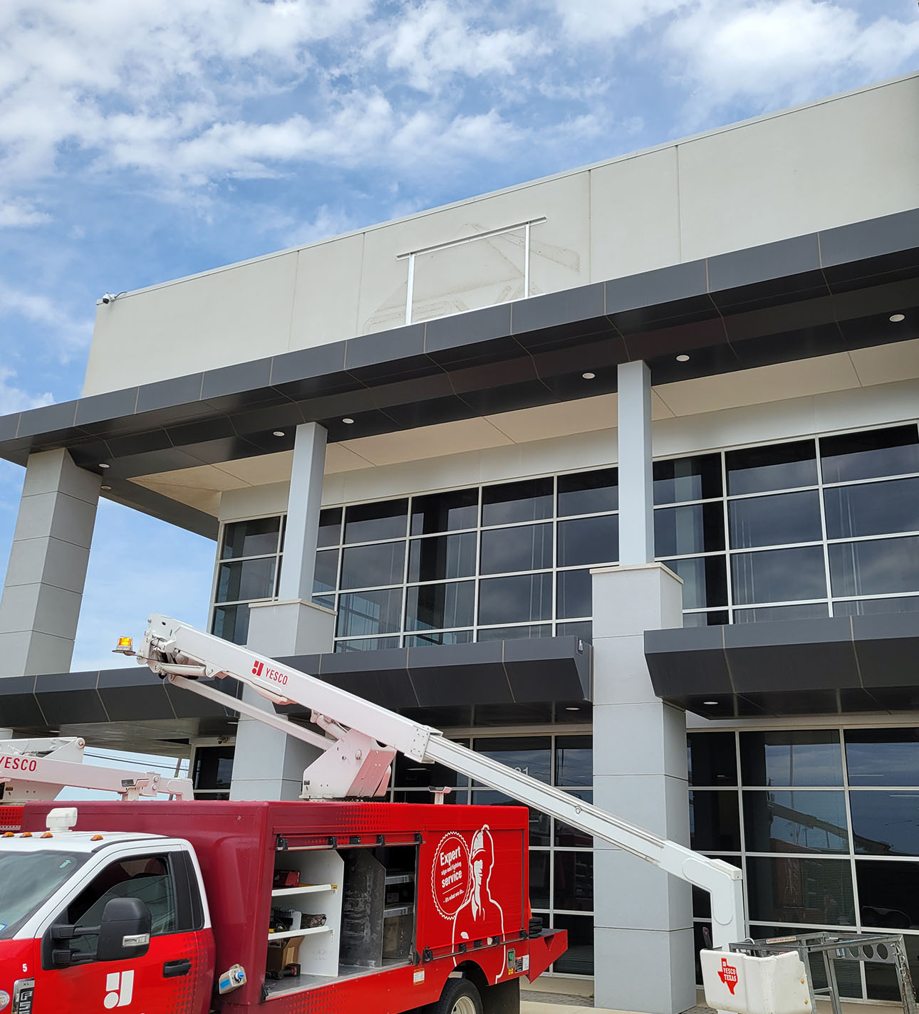 YESCO-Chicago-service-slider-2