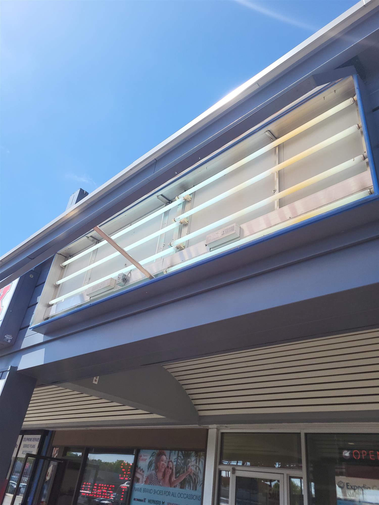 open sign over store front showing florescent bulbs