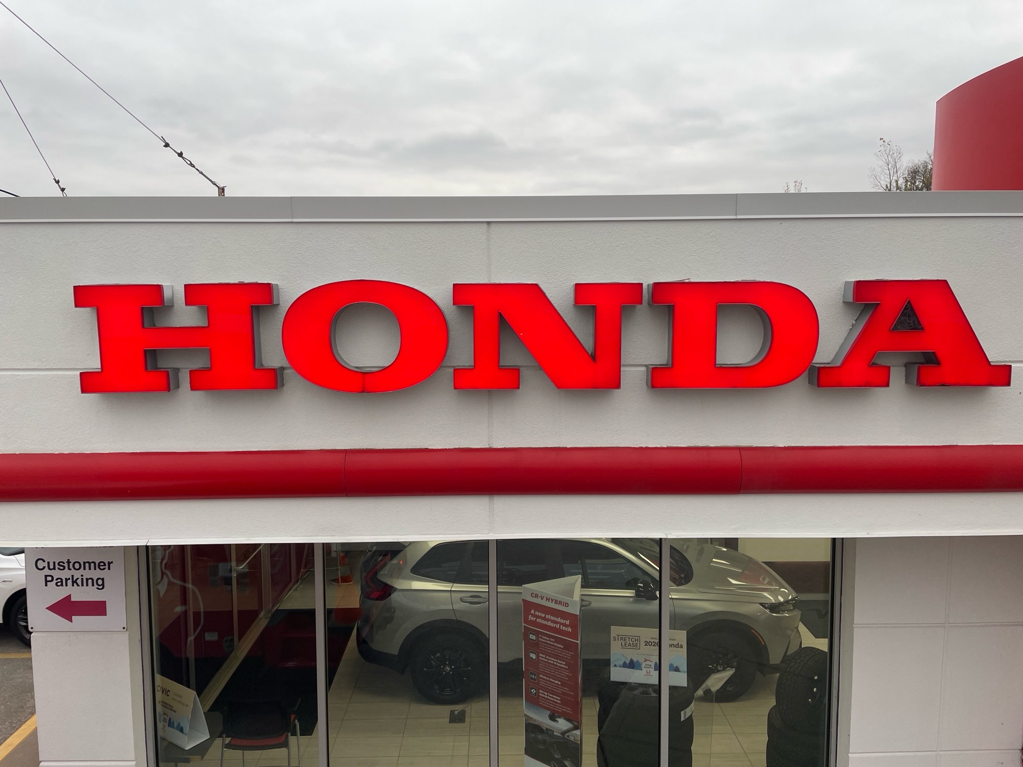 a red neon sign that reads Honda