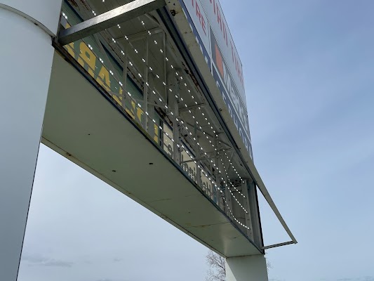 large pylon sign at Lambton mall in Sarnia Ontario