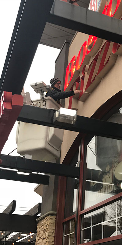YESCO-London-home-tall-boston-pizza