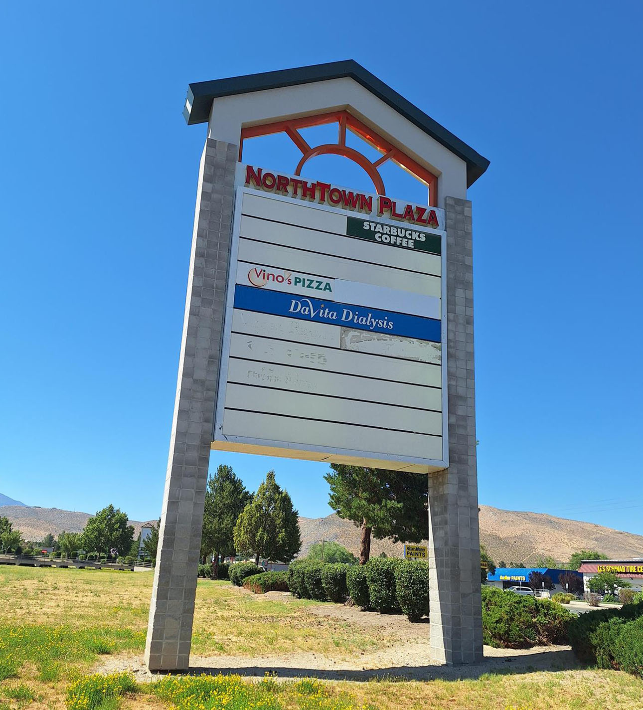 YESCO-Reno-service-slider-Pylon-signs