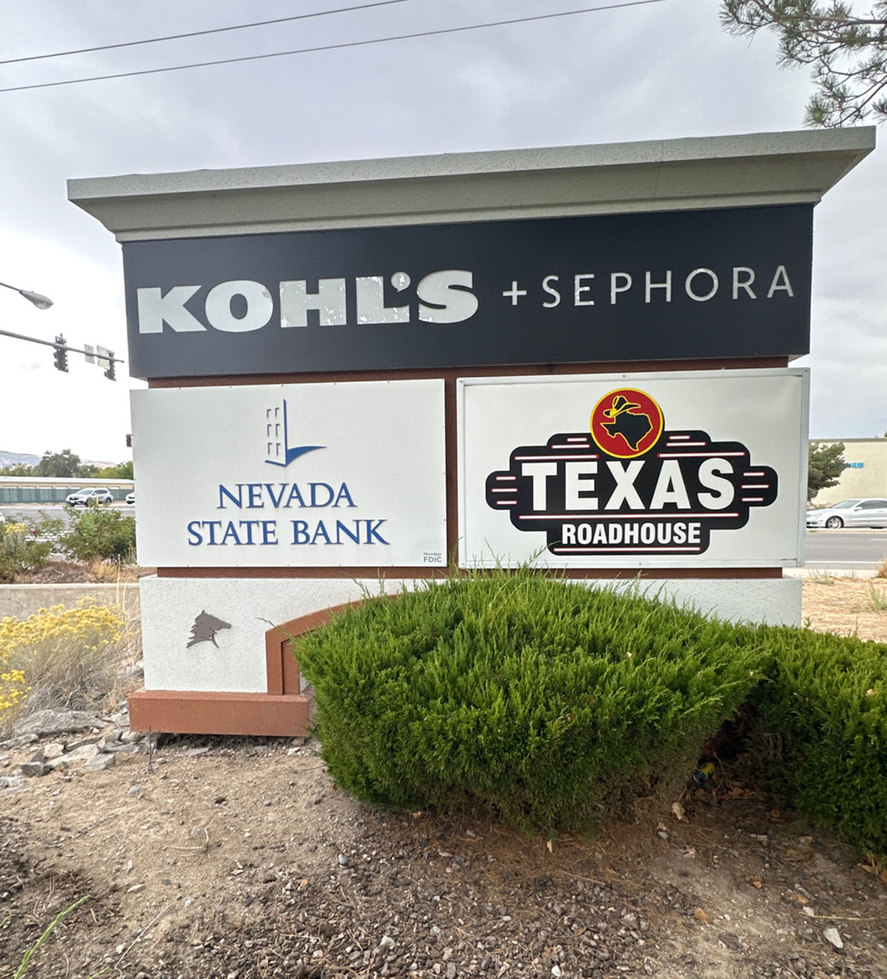 YESCO-Reno-service-slider-monument