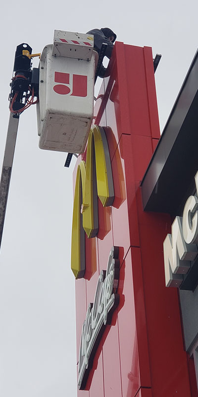 YESCO-Windsor-tall-mcdonalds